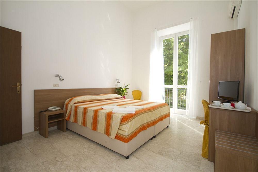 Hotel Derna فياريجيو المظهر الخارجي الصورة