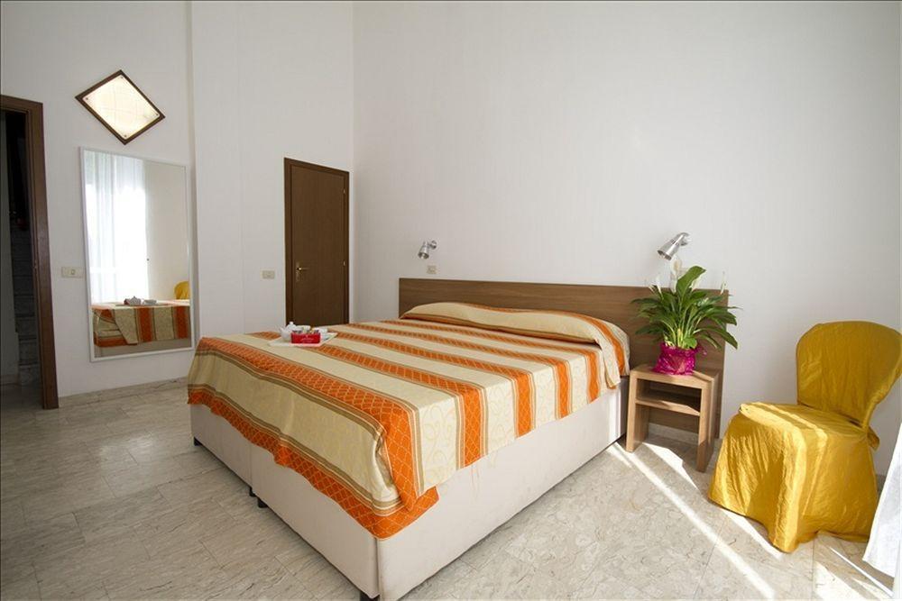 Hotel Derna فياريجيو المظهر الخارجي الصورة