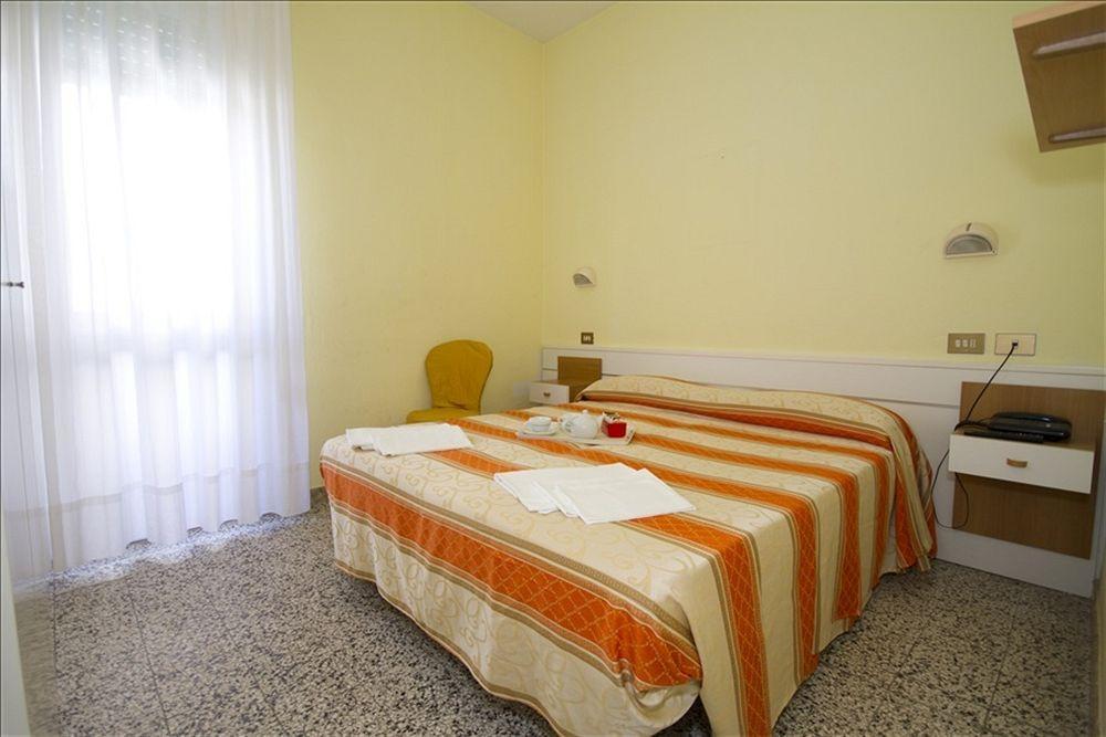 Hotel Derna فياريجيو المظهر الخارجي الصورة