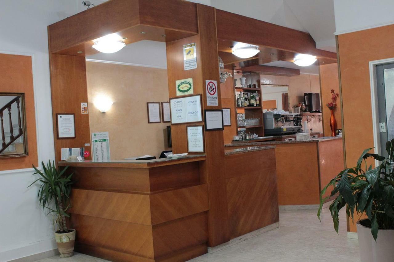 Hotel Derna فياريجيو المظهر الخارجي الصورة
