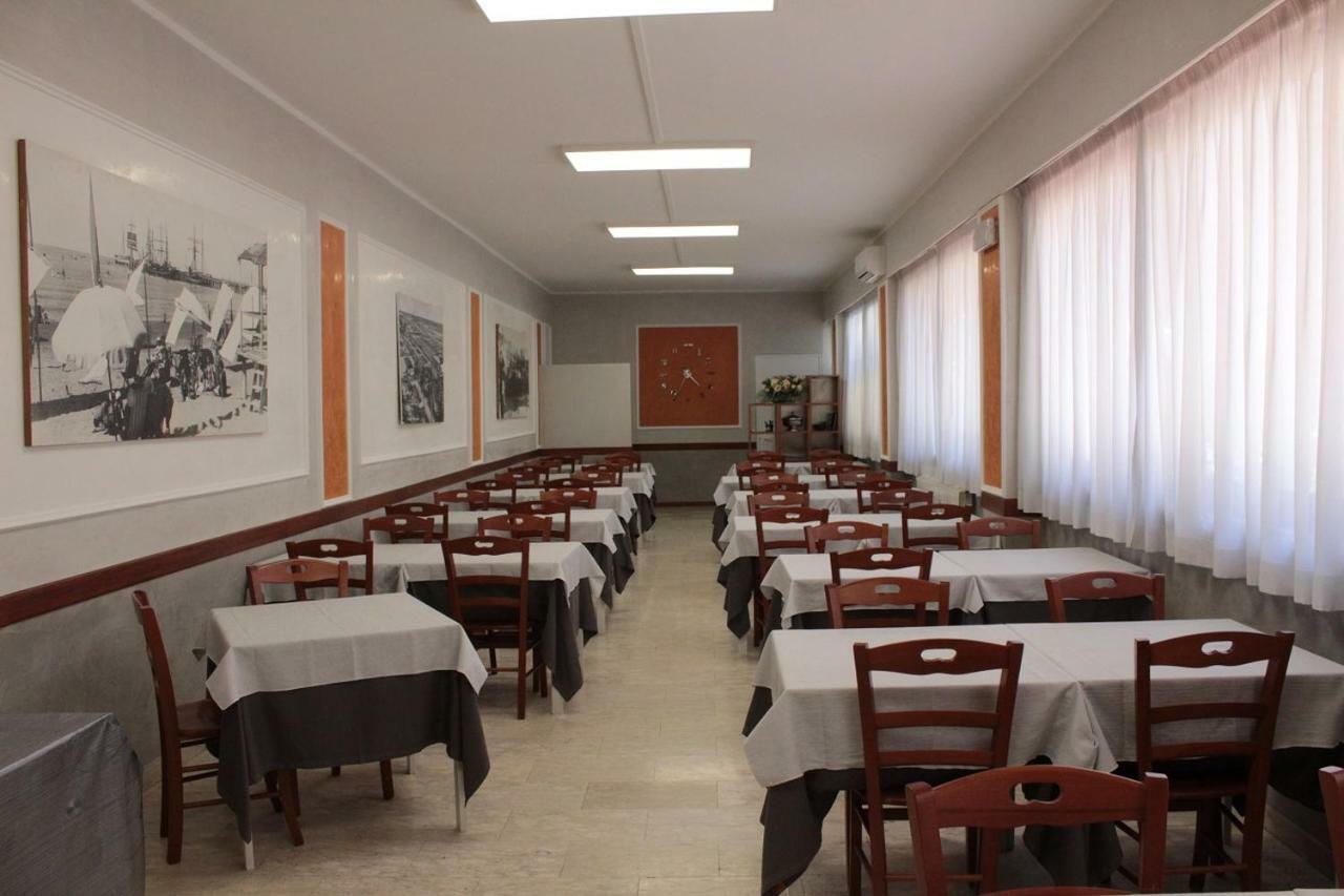 Hotel Derna فياريجيو المظهر الخارجي الصورة