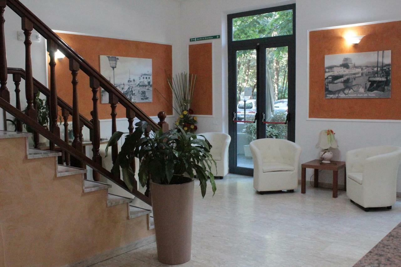 Hotel Derna فياريجيو المظهر الخارجي الصورة