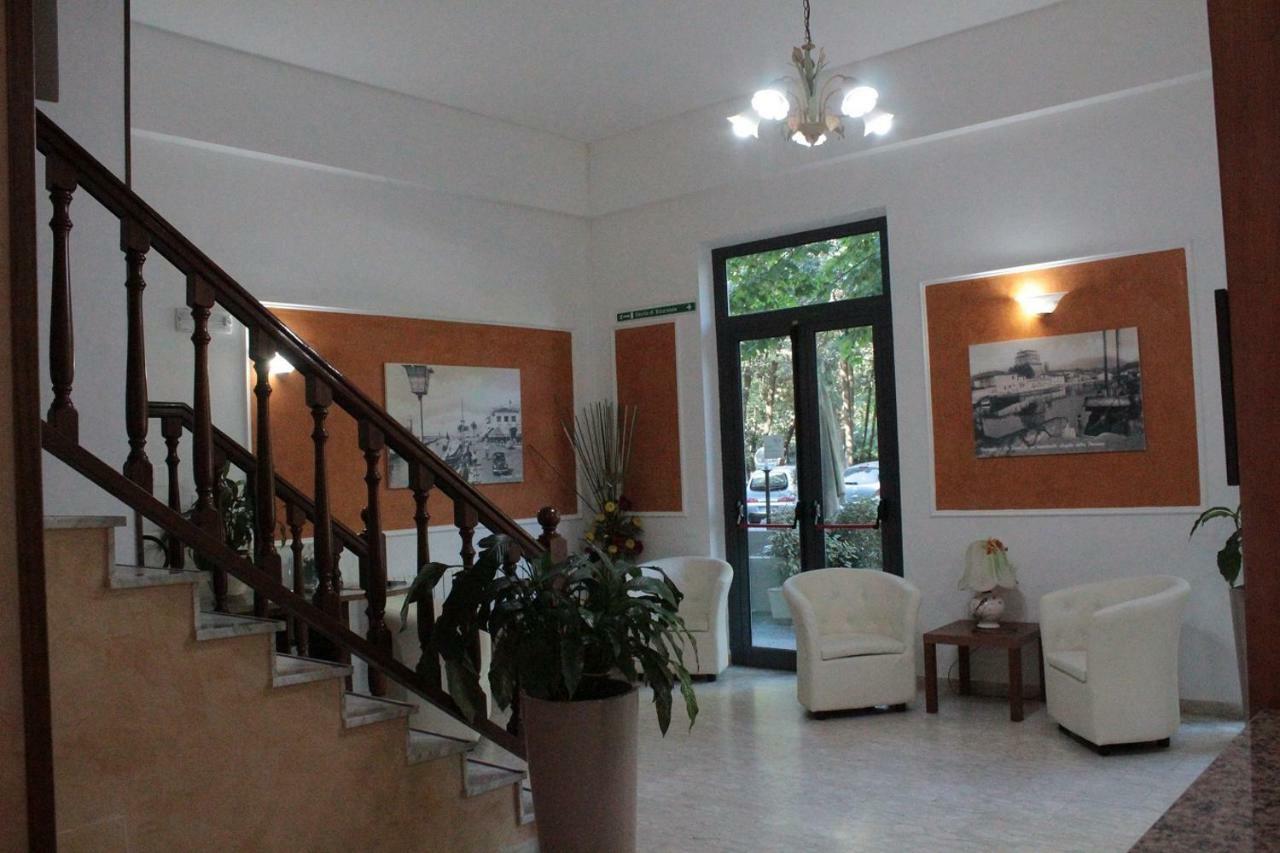 Hotel Derna فياريجيو المظهر الخارجي الصورة