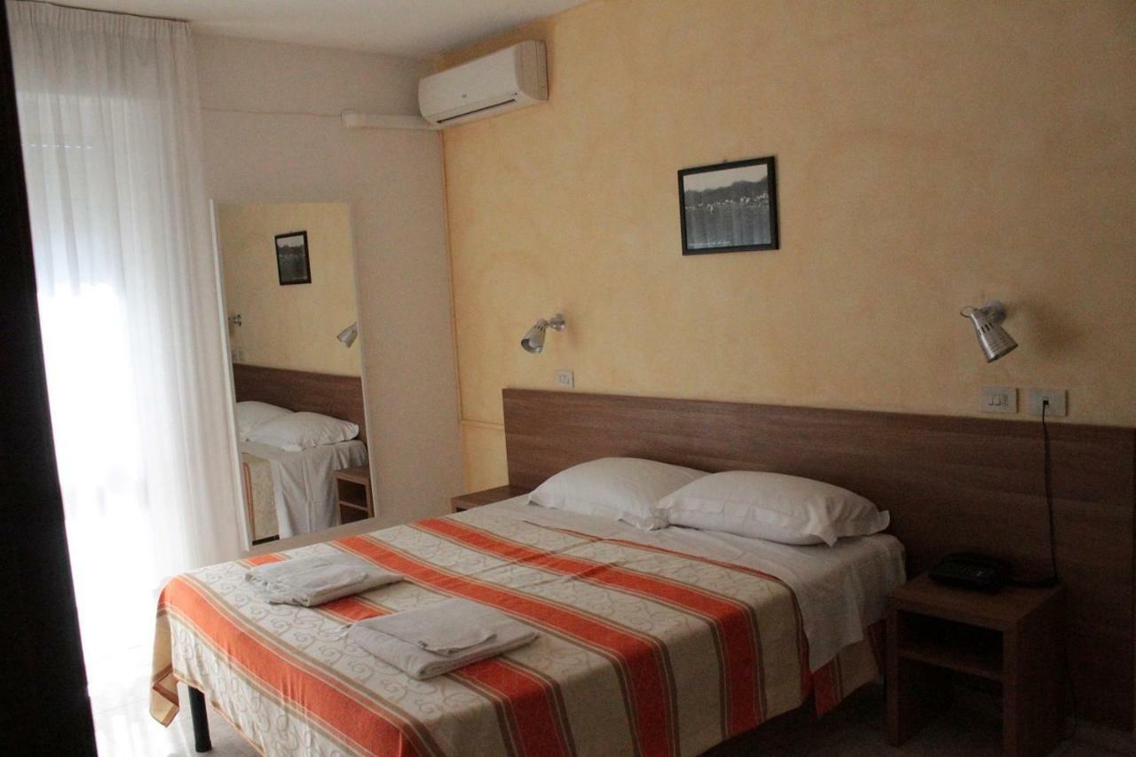 Hotel Derna فياريجيو المظهر الخارجي الصورة