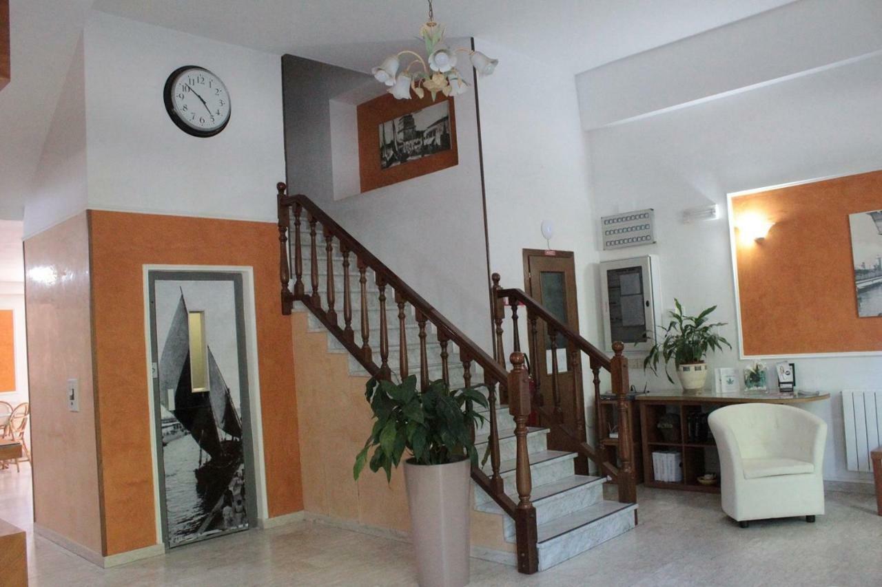 Hotel Derna فياريجيو المظهر الخارجي الصورة