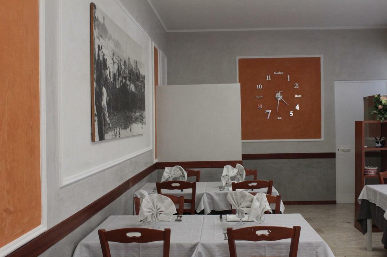 Hotel Derna فياريجيو المظهر الخارجي الصورة