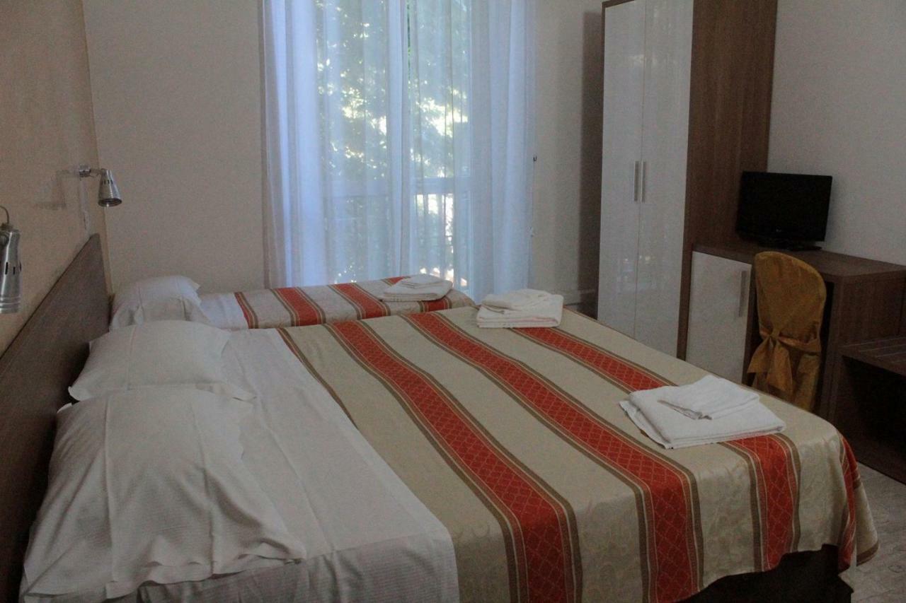 Hotel Derna فياريجيو المظهر الخارجي الصورة